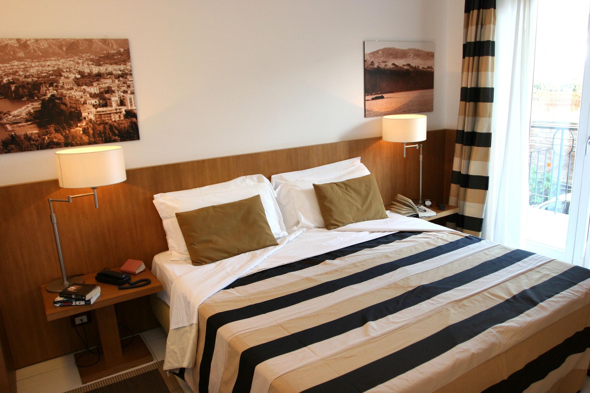 Rota Suites Sorrent Exterior foto