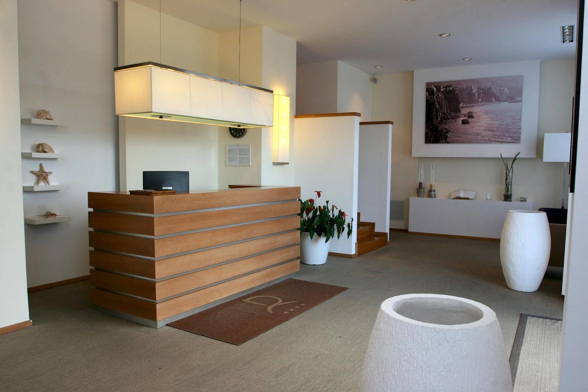 Rota Suites Sorrent Exterior foto